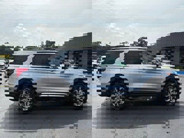 Certified 2022 Ford Explorer XLT w/ Equipment Group 202A image 2