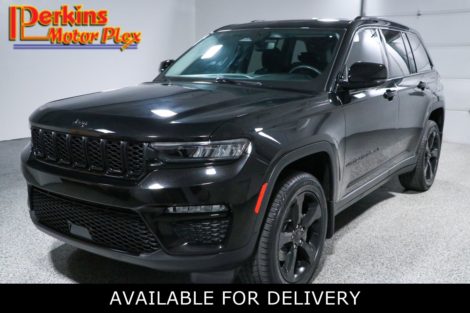 Used 2023 Jeep Grand Cherokee Limited w/ Black Appearance Package AWD/4WD video 1