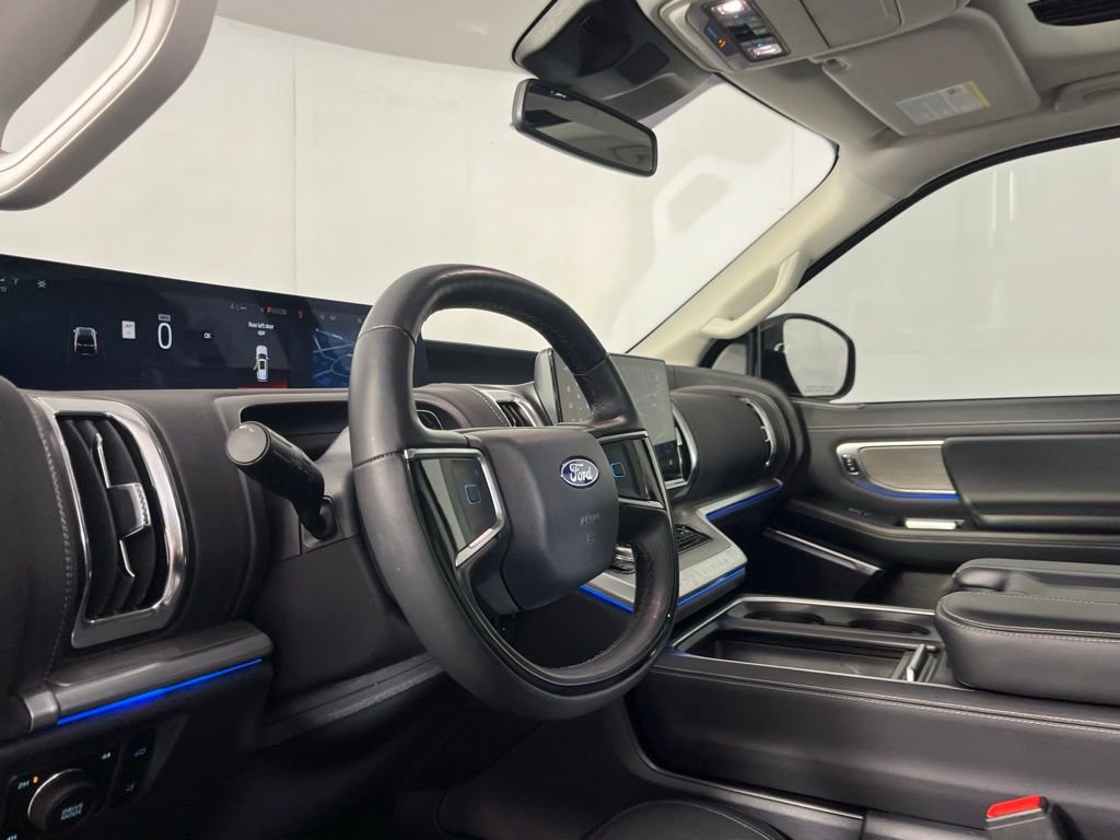 Used 2025 Ford Expedition Platinum image 25
