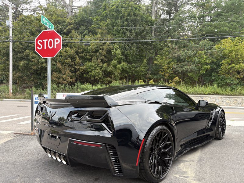Used 2018 Chevrolet Corvette Z06 RWD image 3