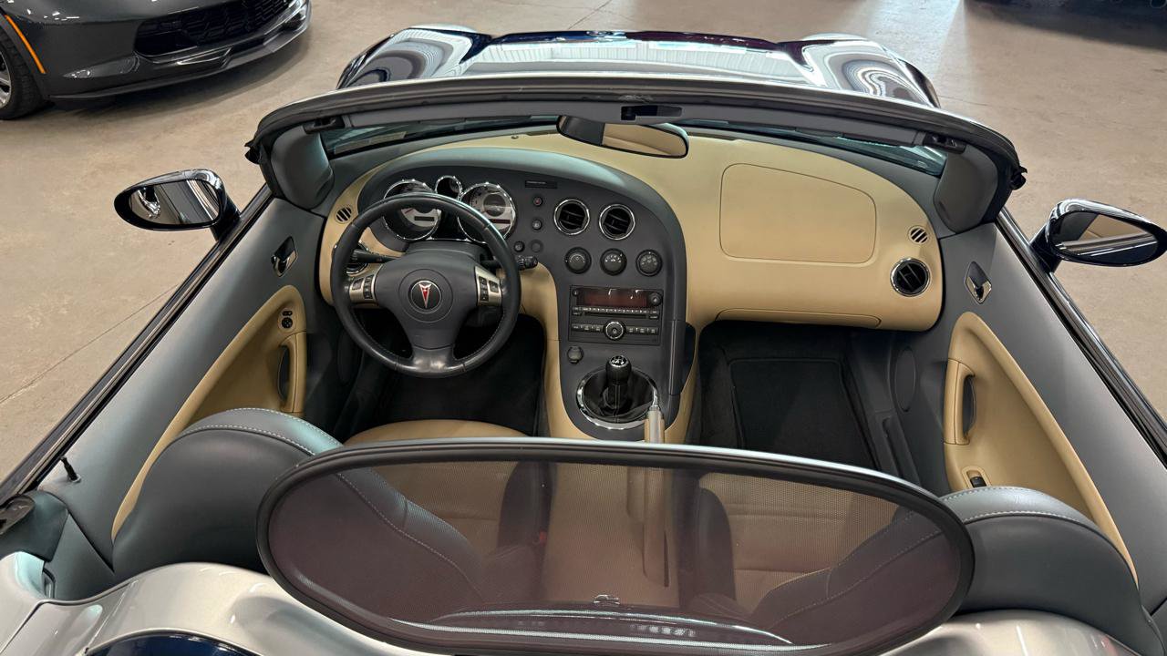 Used 2006 Pontiac Solstice Convertible w/ Premium Package RWD image 26