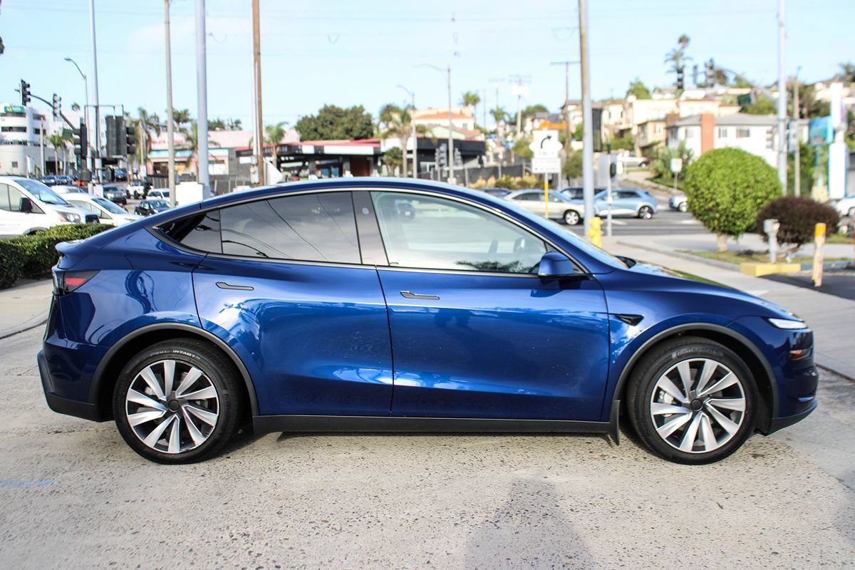 Used 2026 Tesla Model Y Long Range AWD/4WD image 7