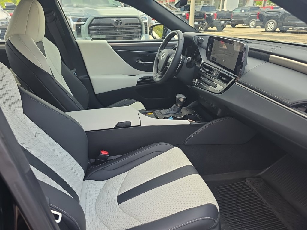 Used 2025 Lexus ES 350 F Sport FWD image 10