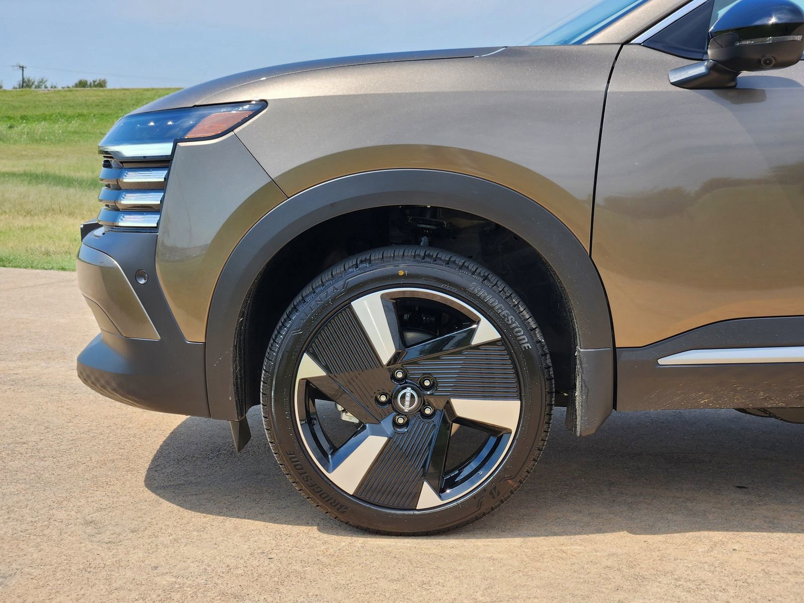 New 2026 Nissan Kicks SR image 9