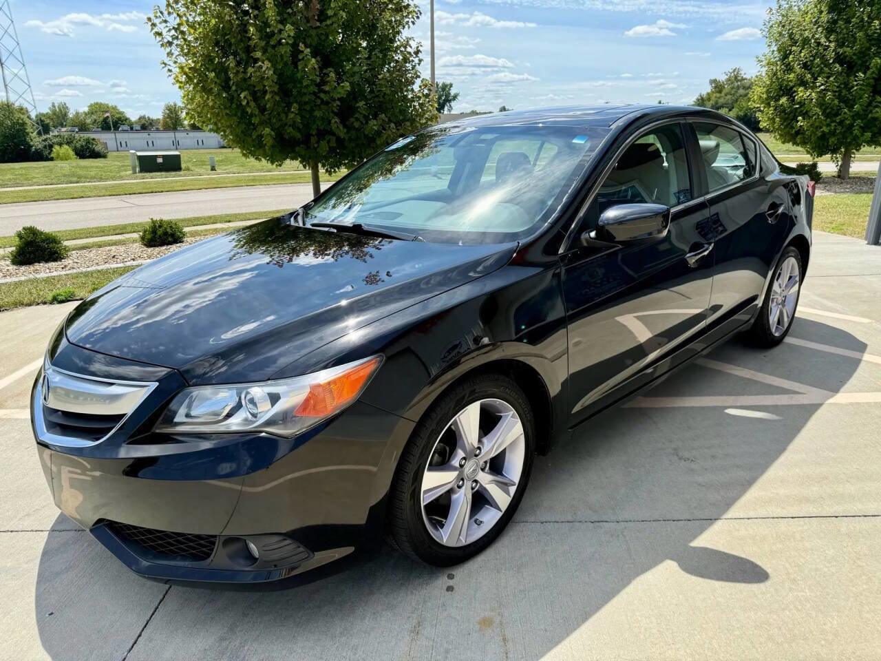 Used 2013 Acura ILX w/ Technology Package image 4