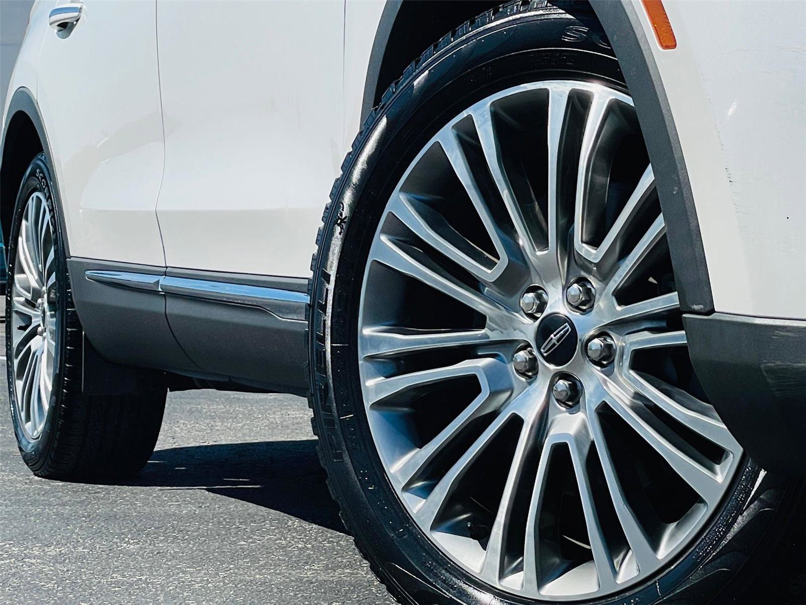 Used 2016 Lincoln MKX Reserve w/ Climate Package FWD image 2