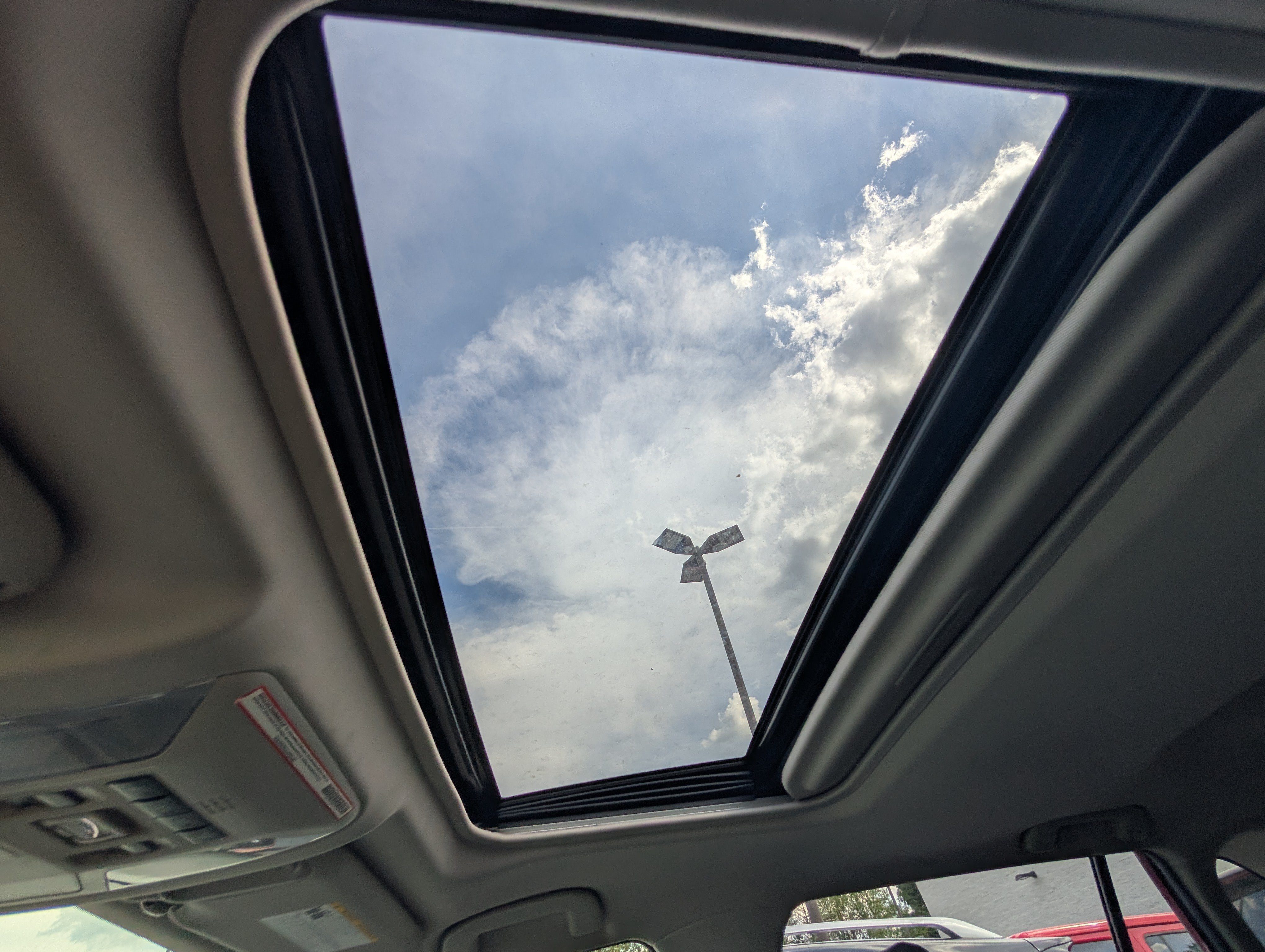 Used 2019 Toyota RAV4 XLE w/ Carpet Mat Package AWD/4WD image 9