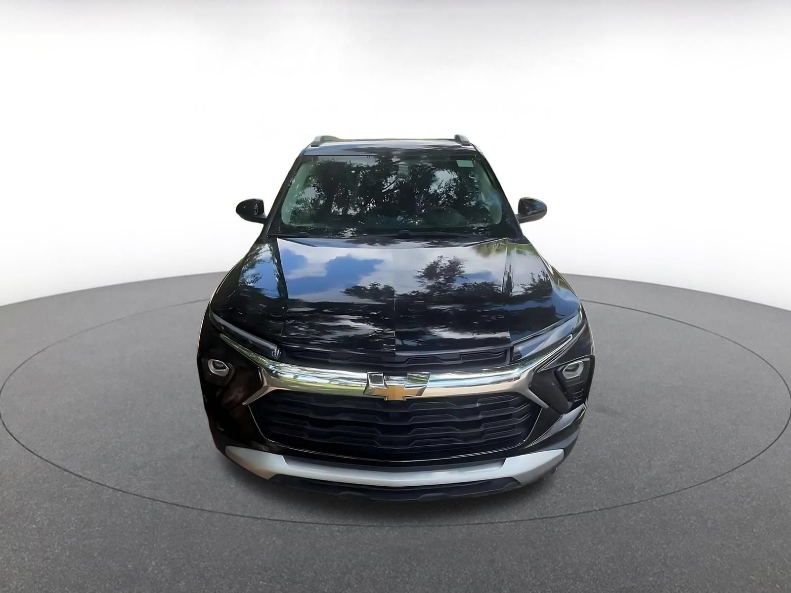 Used 2025 Chevrolet TrailBlazer LT FWD image 3