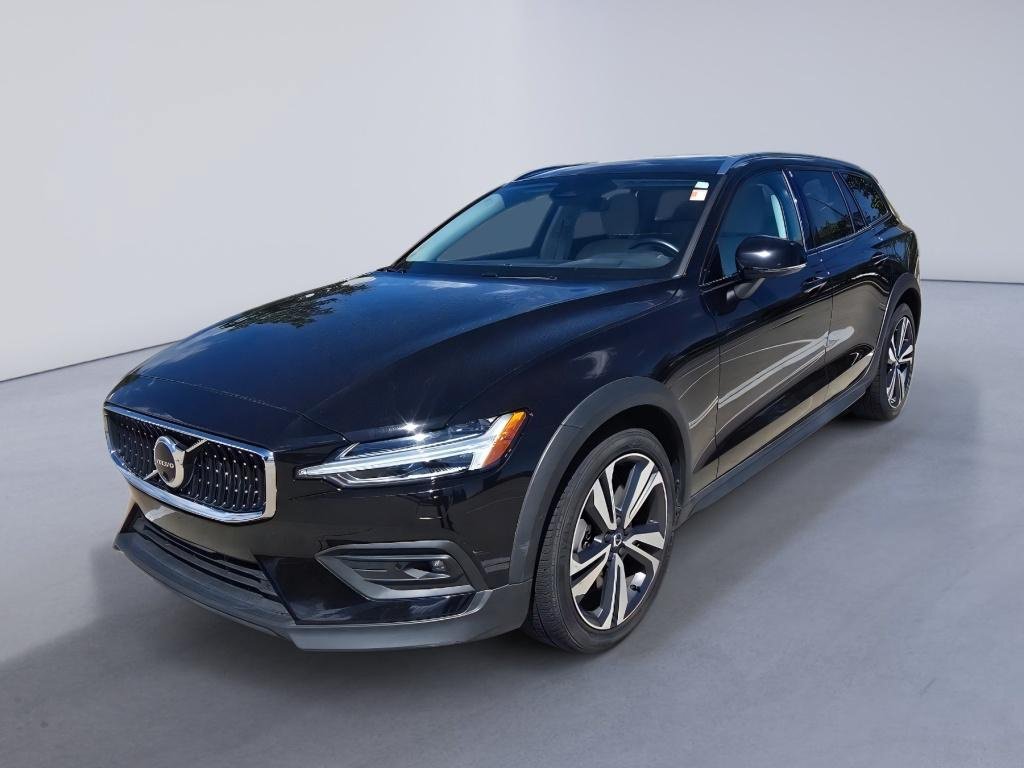 Used 2025 Volvo V60 B5 Cross Country Plus AWD/4WD image 1