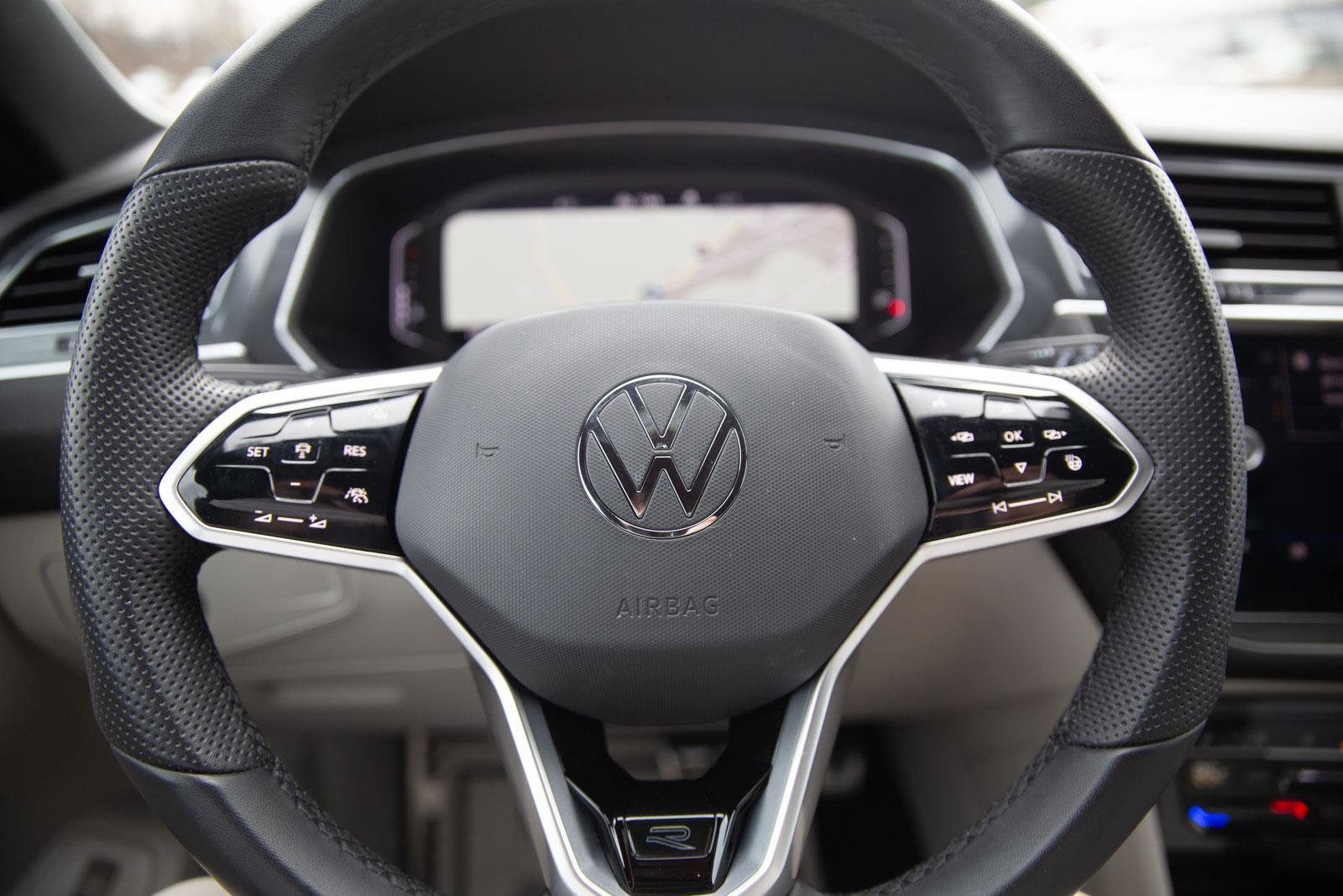 Used 2022 Volkswagen Tiguan SEL R-Line image 11