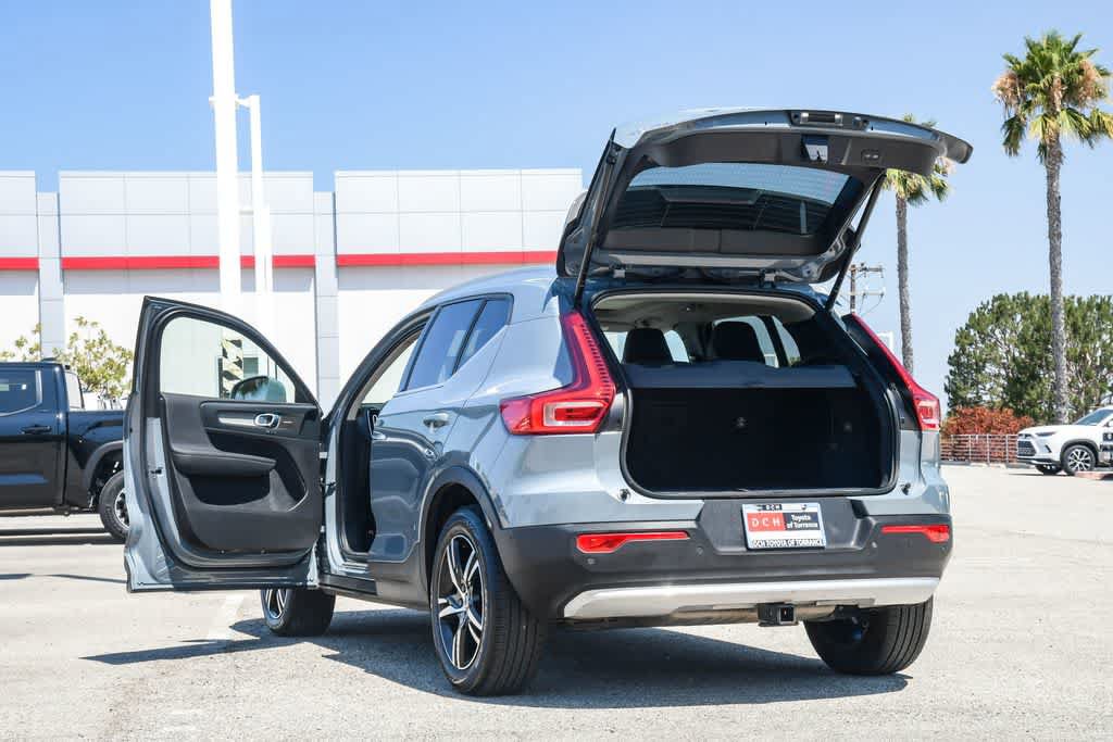 Used 2023 Volvo XC40 B5 Plus AWD/4WD image 26