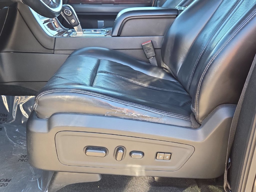 Used 2017 Lincoln Navigator Select AWD/4WD image 16