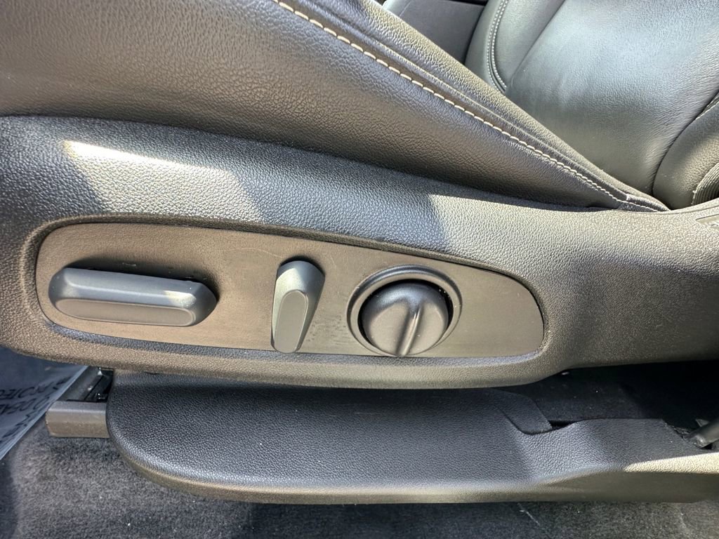 Used 2023 Chevrolet Traverse LT image 10