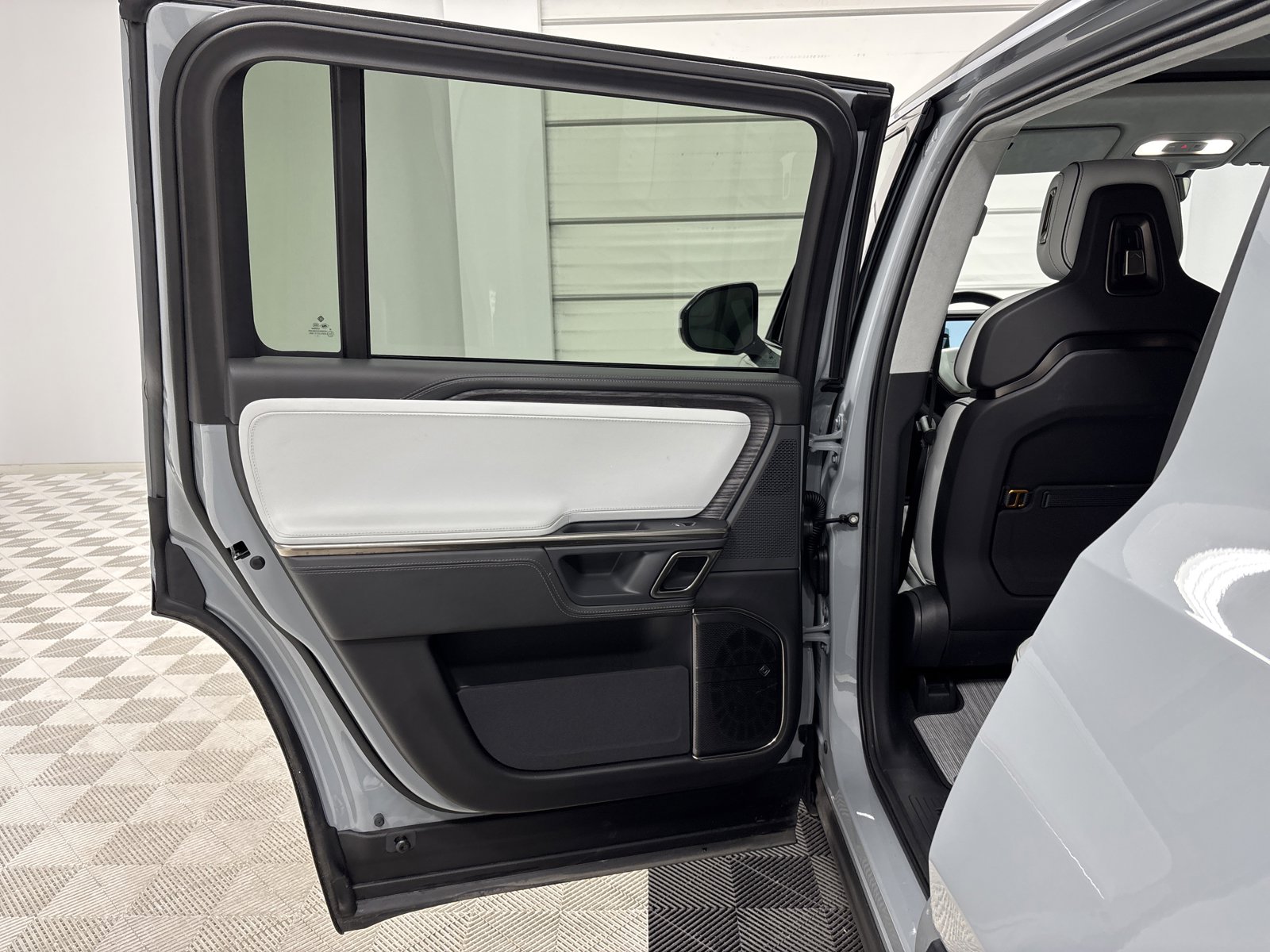 Used 2024 Rivian R1S Adventure image 17