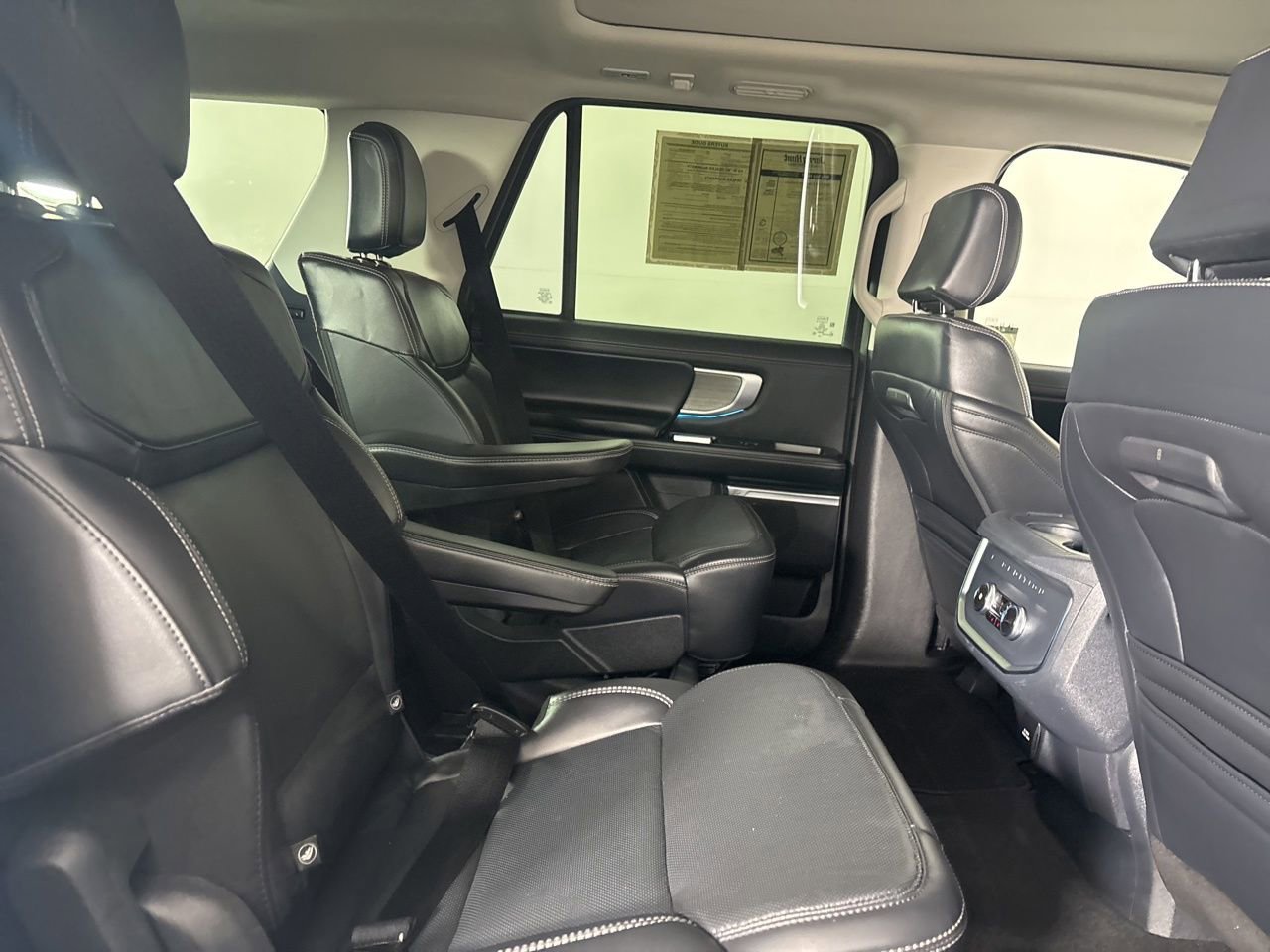 Used 2025 Ford Expedition Platinum image 24