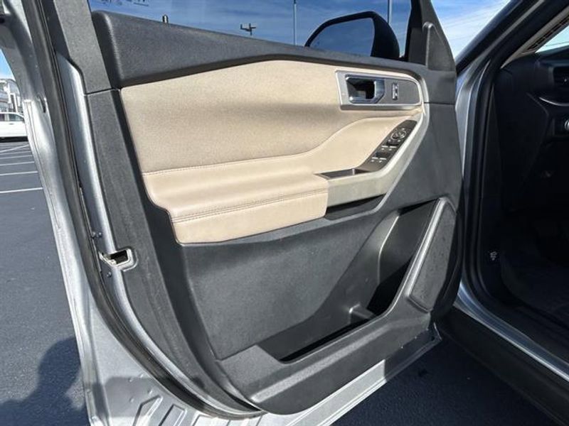 Used 2020 Ford Explorer XLT w/ Comfort Package image 26