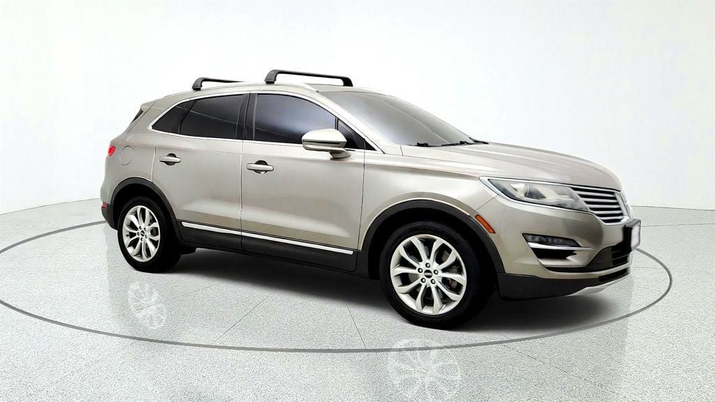 Used 2017 Lincoln MKC Select w/ Select Plus Package AWD/4WD image 3