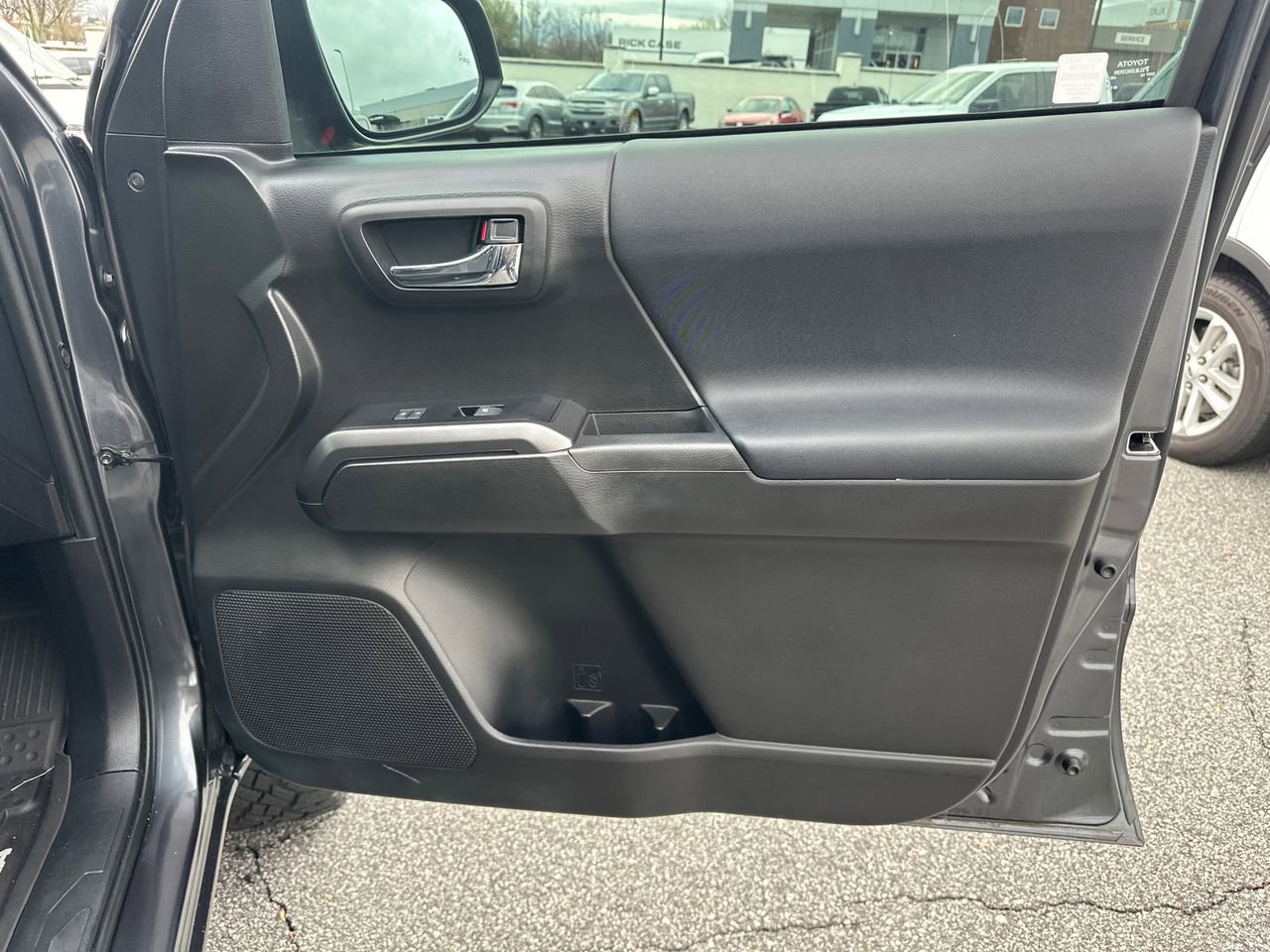 Used 2020 Toyota Tacoma TRD Off-Road image 14