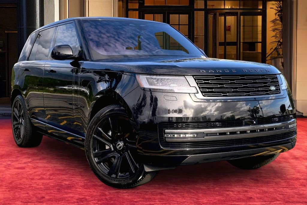 Used 2023 Land Rover Range Rover SE image 2