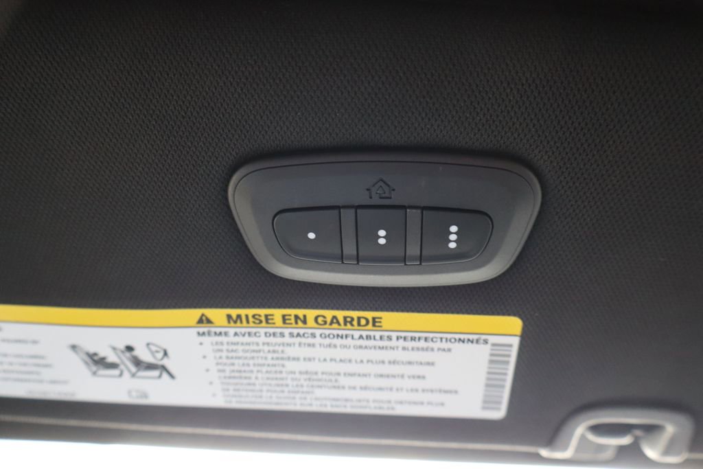 Used 2025 Chrysler Pacifica Select image 19