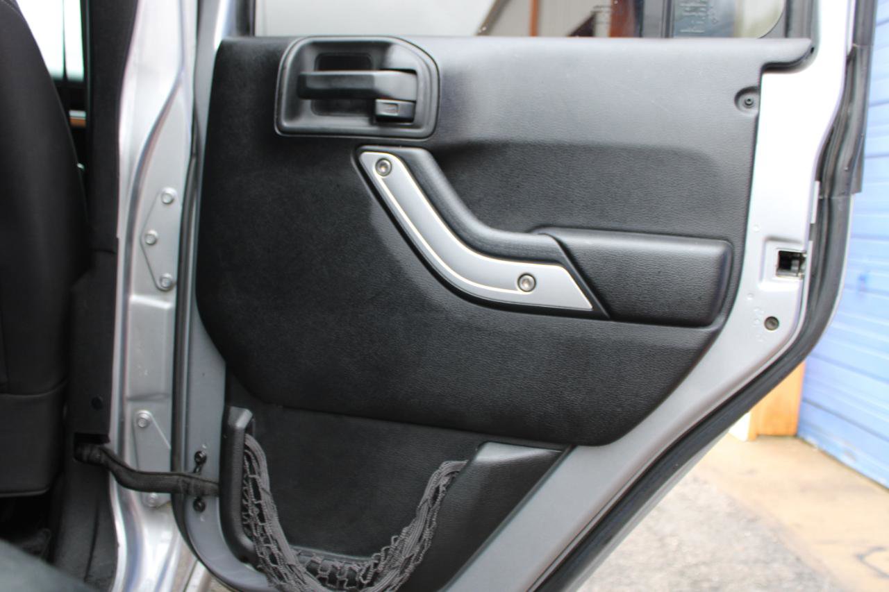 Used 2013 Jeep Wrangler Unlimited Rubicon w/ Dual Top Group image 39