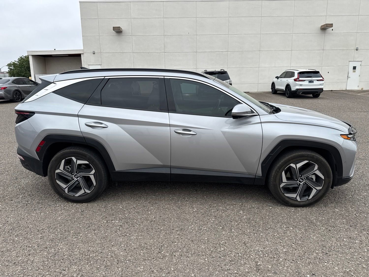 Used 2022 Hyundai Tucson Limited w/ Cargo Package AWD/4WD image 4