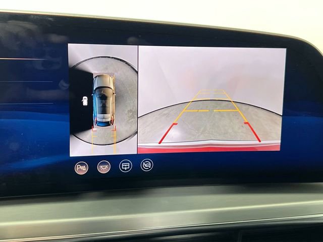 Certified 2025 Cadillac Lyriq Luxury RWD image 15