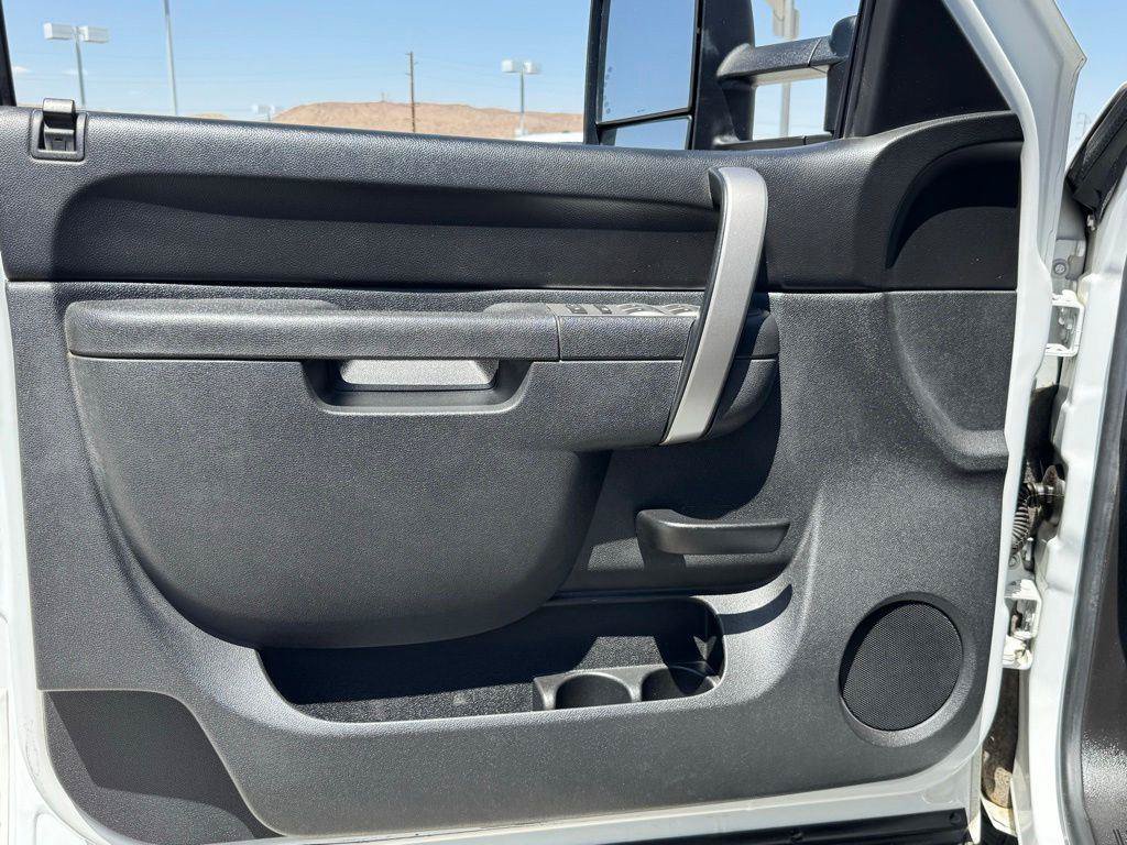 Used 2011 Chevrolet Silverado 2500 LT w/ Interior Plus Package AWD/4WD image 29