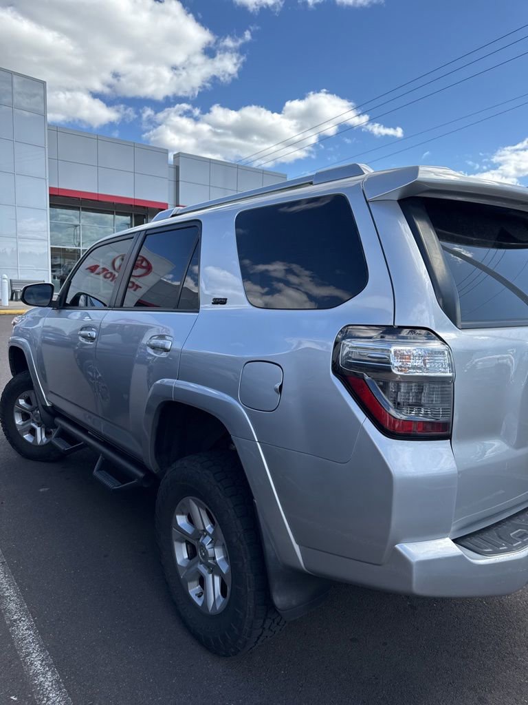 Used 2015 Toyota 4Runner SR5 AWD/4WD image 4