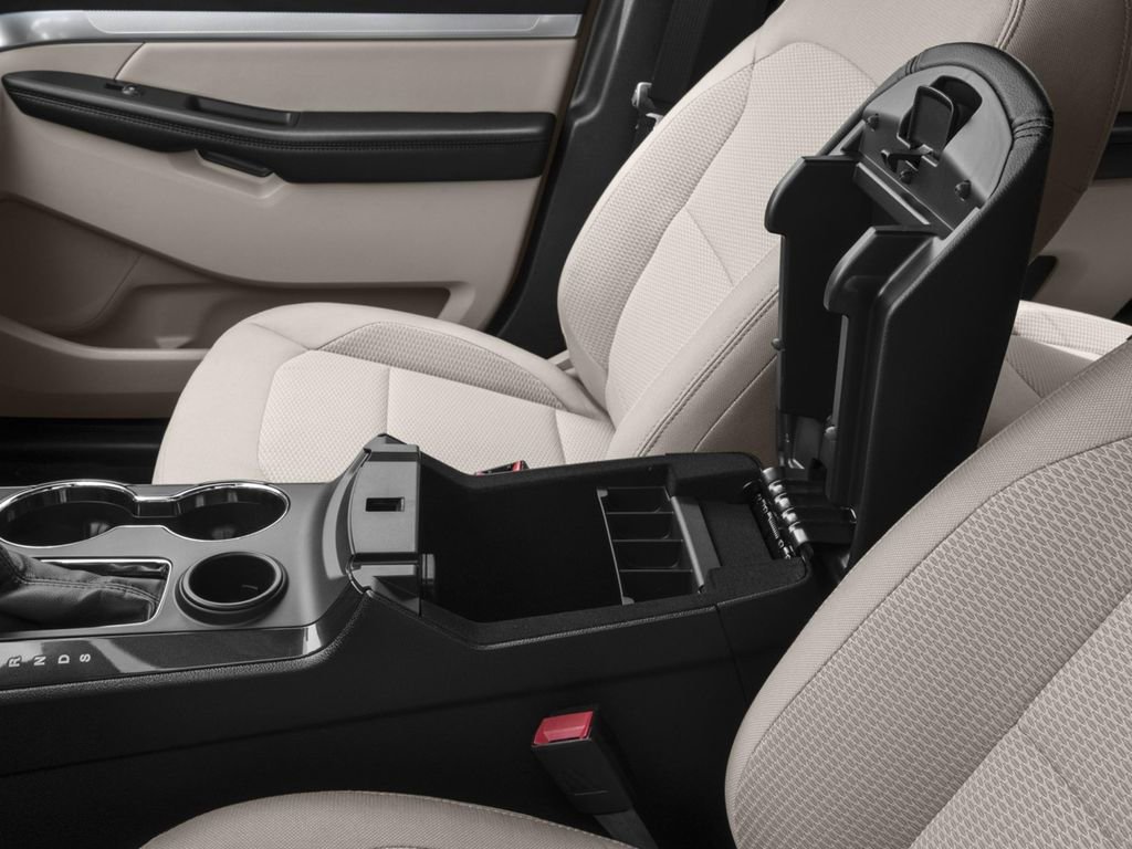 Used 2017 Ford Explorer XLT w/ Equipment Group 202A image 9