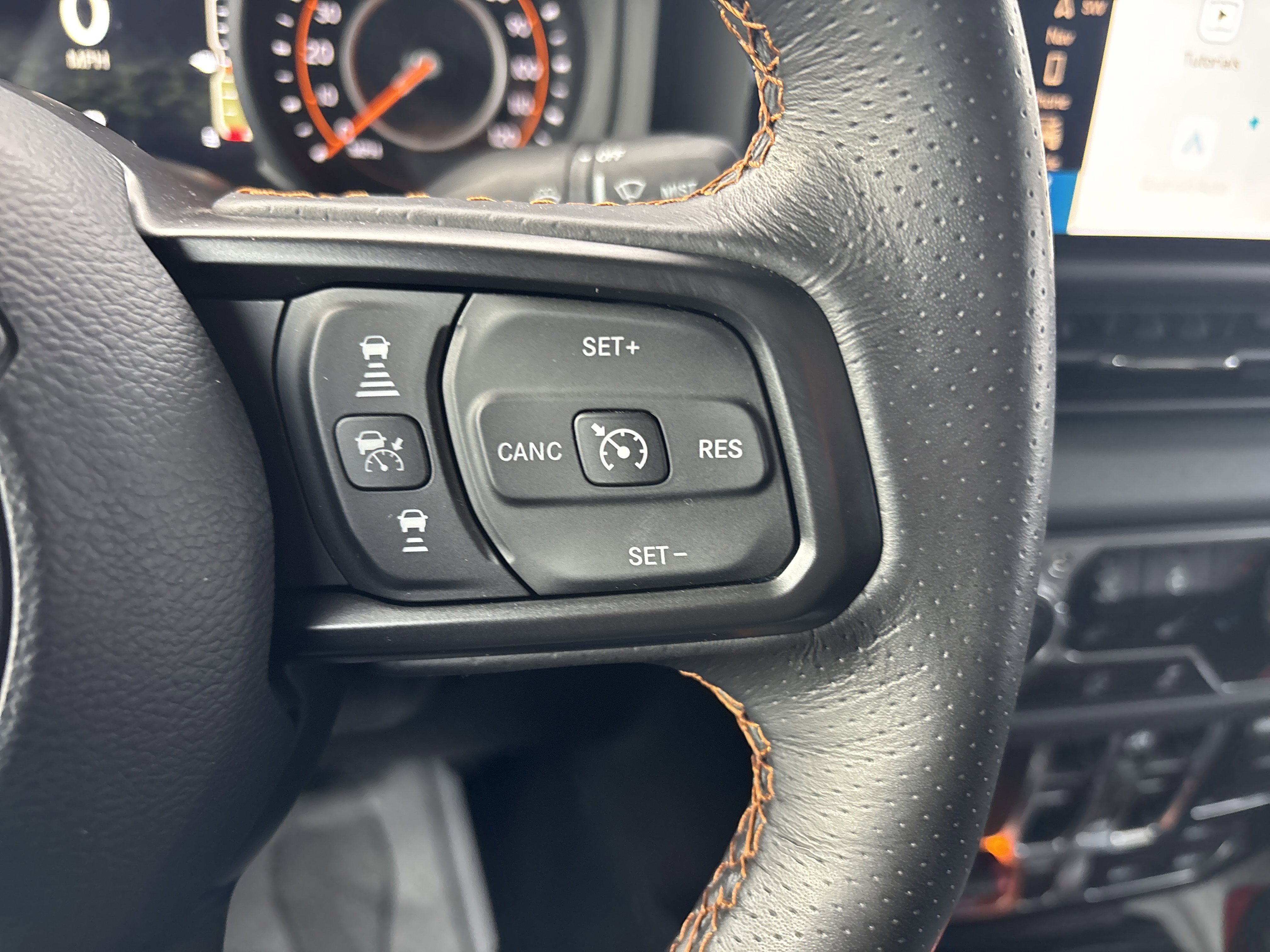 Used 2024 Jeep Gladiator Mojave w/ Technology Group image 19