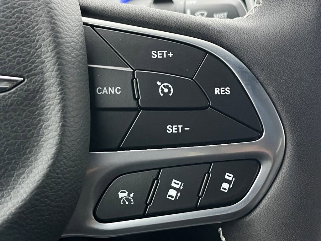 New 2026 Chrysler Pacifica Select image 10