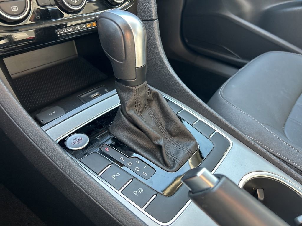 Used 2022 Volkswagen Passat 2.0T image 37