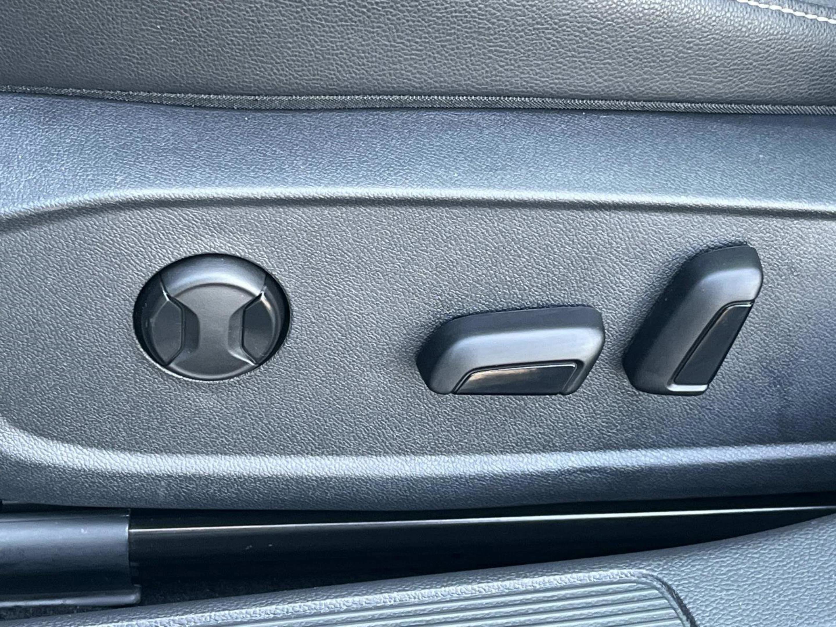 Used 2025 Volkswagen Jetta SE image 26