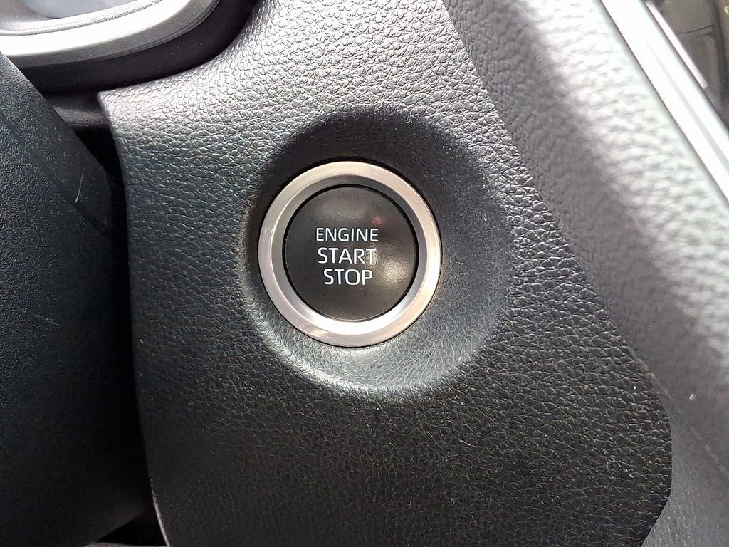 Used 2023 Toyota Corolla Cross XLE image 24