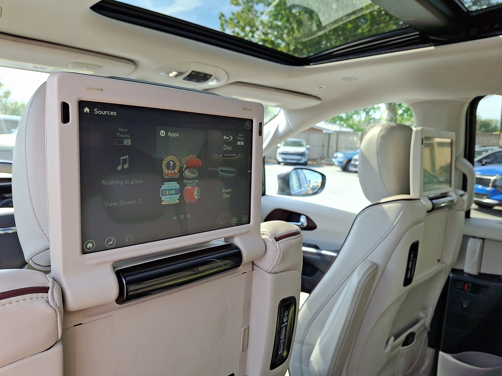 Used 2019 Chrysler Pacifica Limited w/ Advanced Safetytec Group FWD image 13