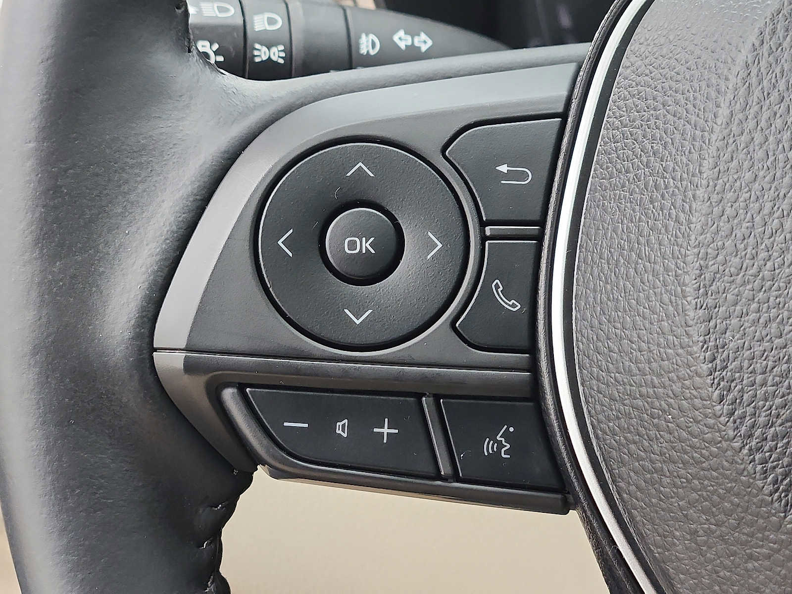 Used 2024 Toyota Corolla Cross XLE image 21