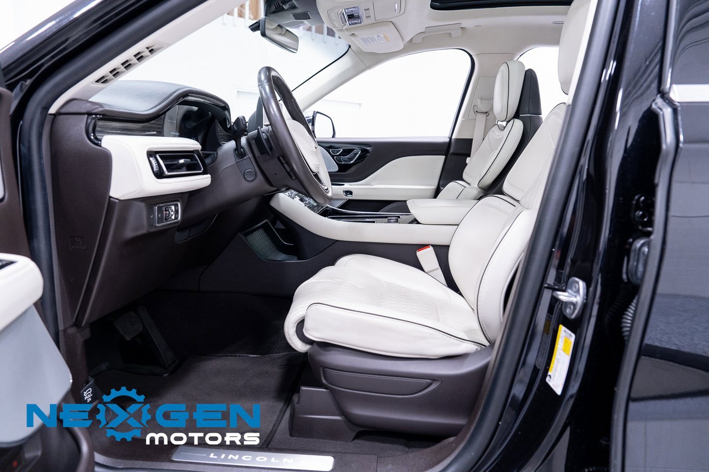 Used 2022 Lincoln Aviator Black Label w/ Dynamic Handling Package image 24