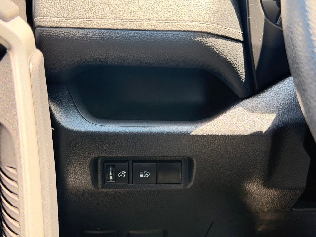 Used 2024 Toyota RAV4 XLE FWD image 27