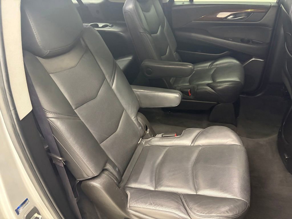 Used 2017 Cadillac Escalade ESV Luxury AWD/4WD image 41