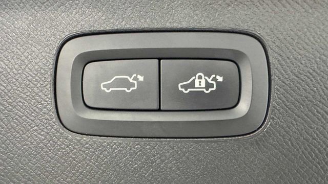 Used 2016 Volvo XC90 T6 Momentum w/ Momentum Plus Package image 33