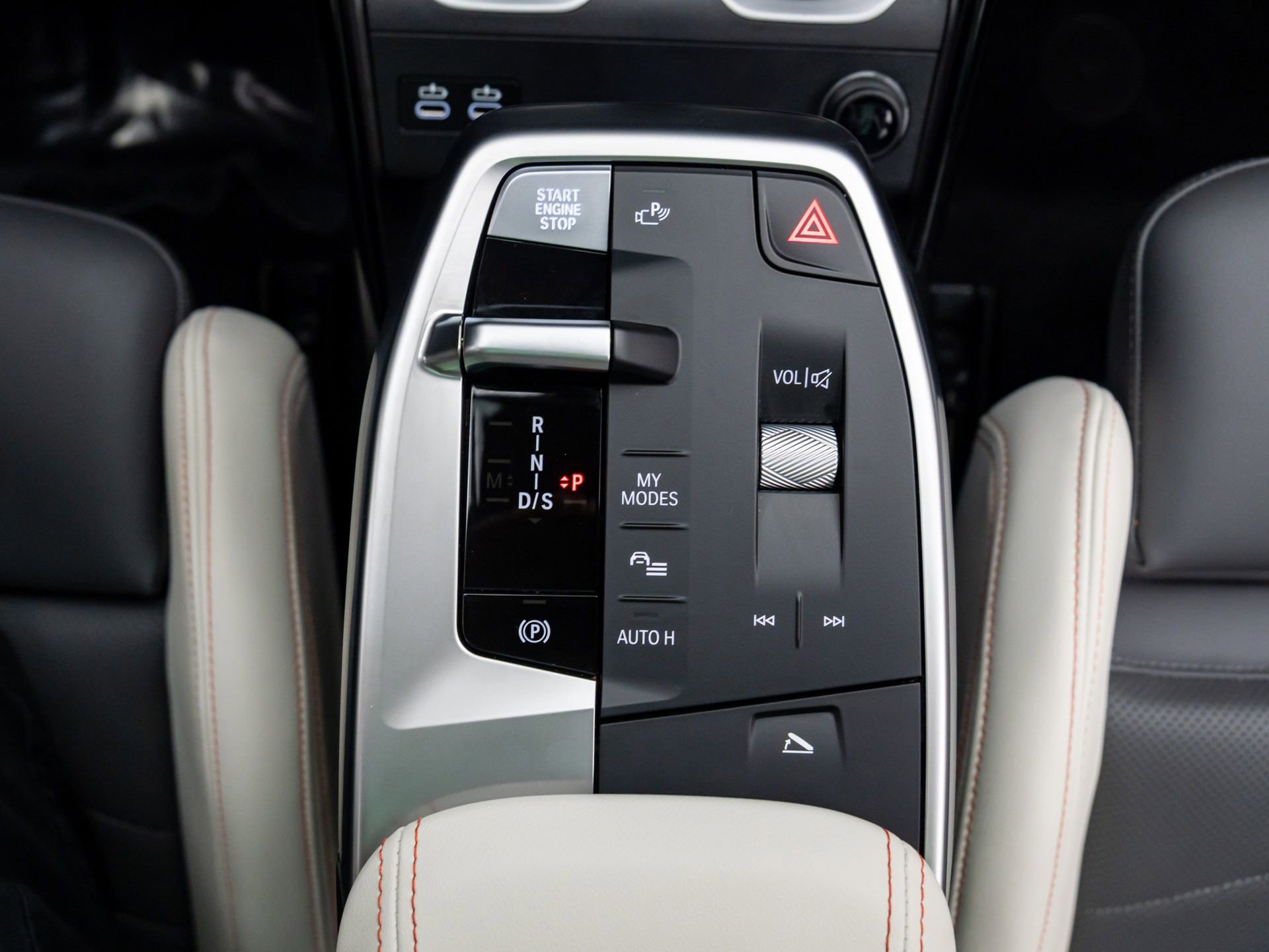 Used 2025 BMW X2 xDrive28i w/ Premium Package image 19