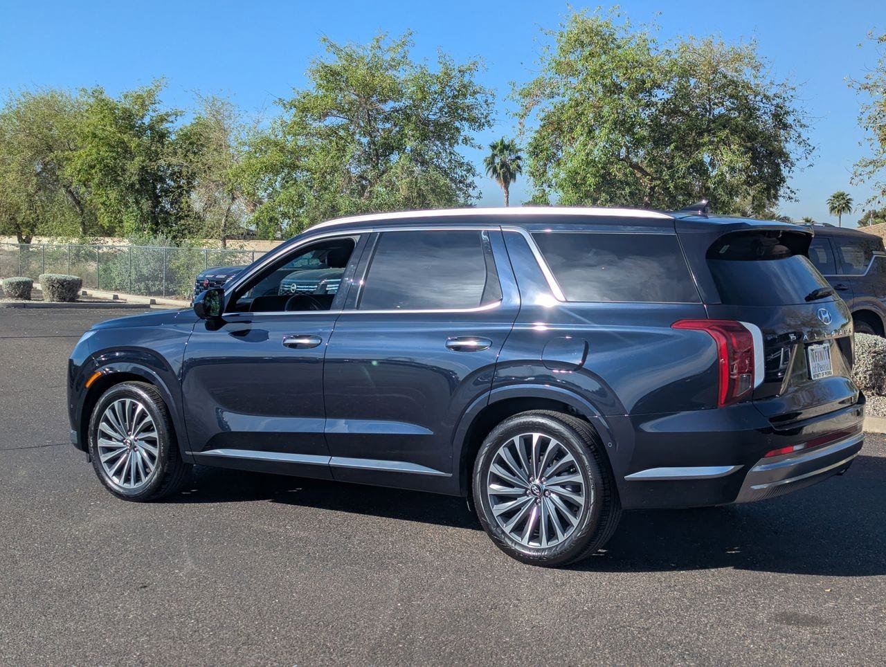 Used 2024 Hyundai Palisade Calligraphy image 4
