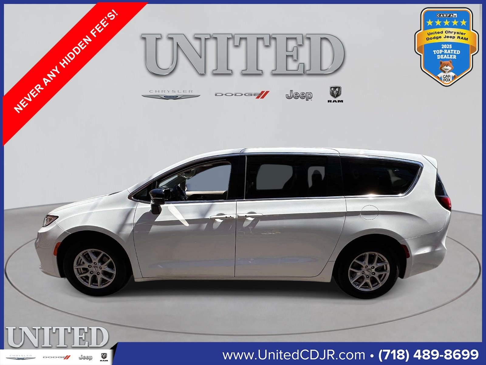 Used 2024 Chrysler Pacifica Touring-L FWD image 6