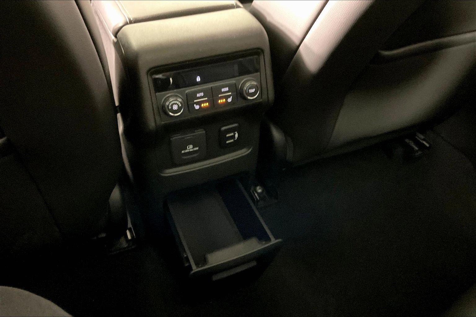 Used 2018 GMC Acadia Denali w/ Technology Package AWD/4WD image 10