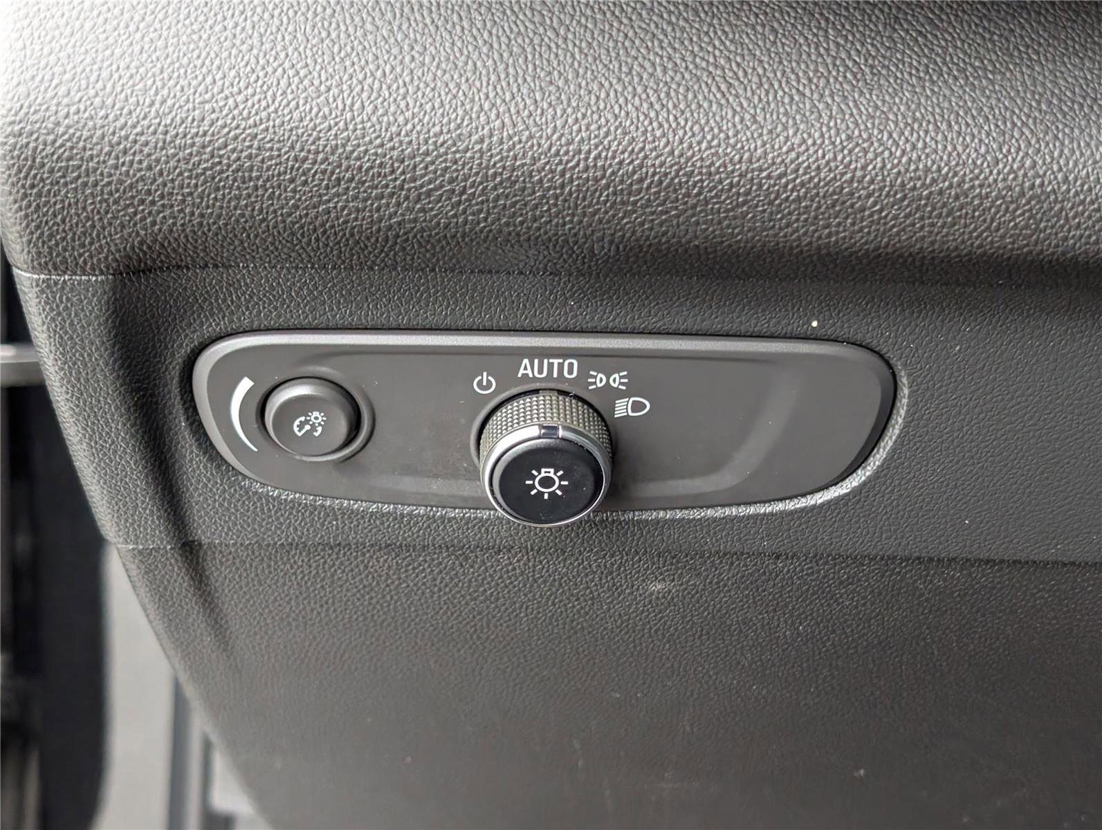 Used 2023 Buick Envision Essence w/ Sport Touring Package image 23