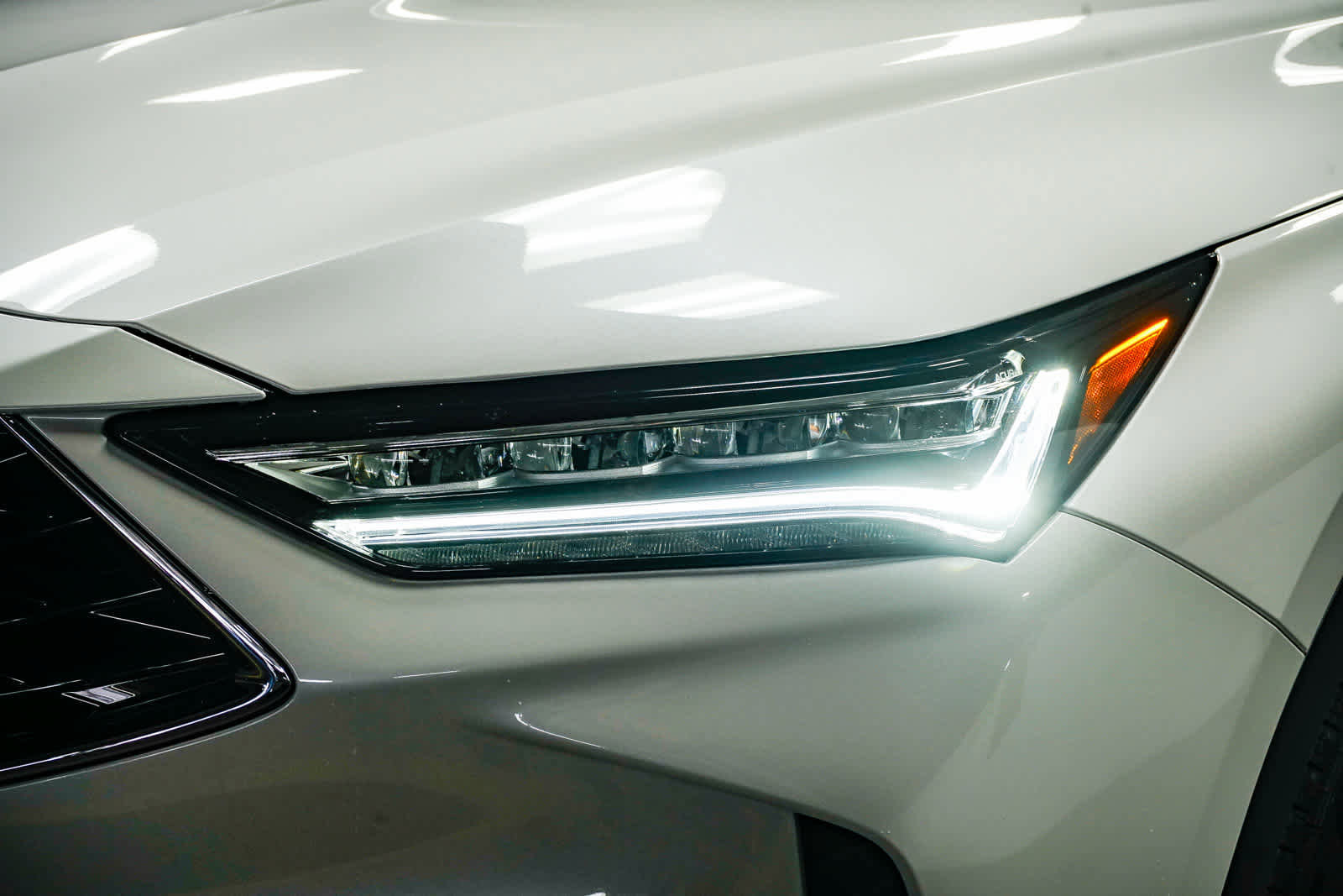 Used 2025 Acura MDX SH-AWD w/ Technology Package image 8