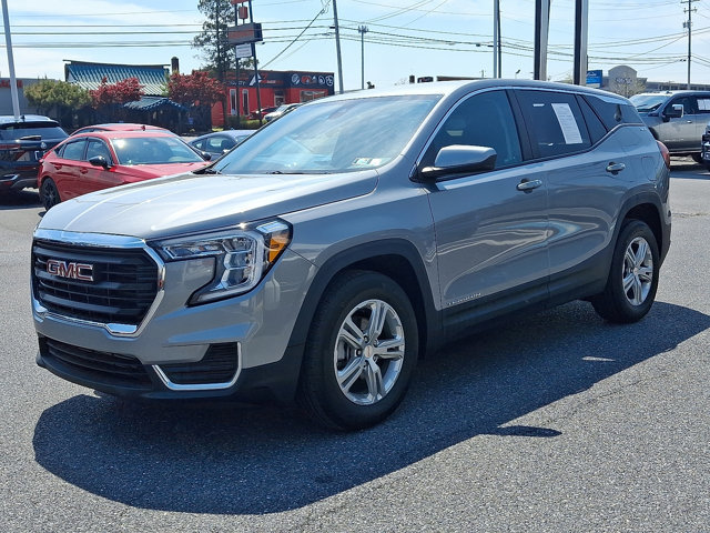 Used 2024 GMC Terrain SLE image 3