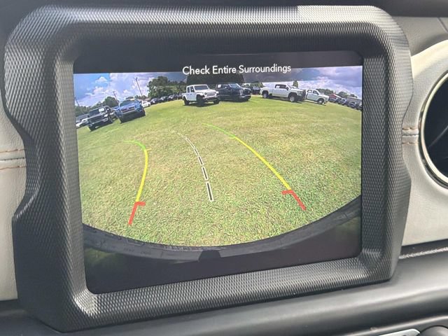 Used 2022 Jeep Wrangler Unlimited Sahara AWD/4WD image 31