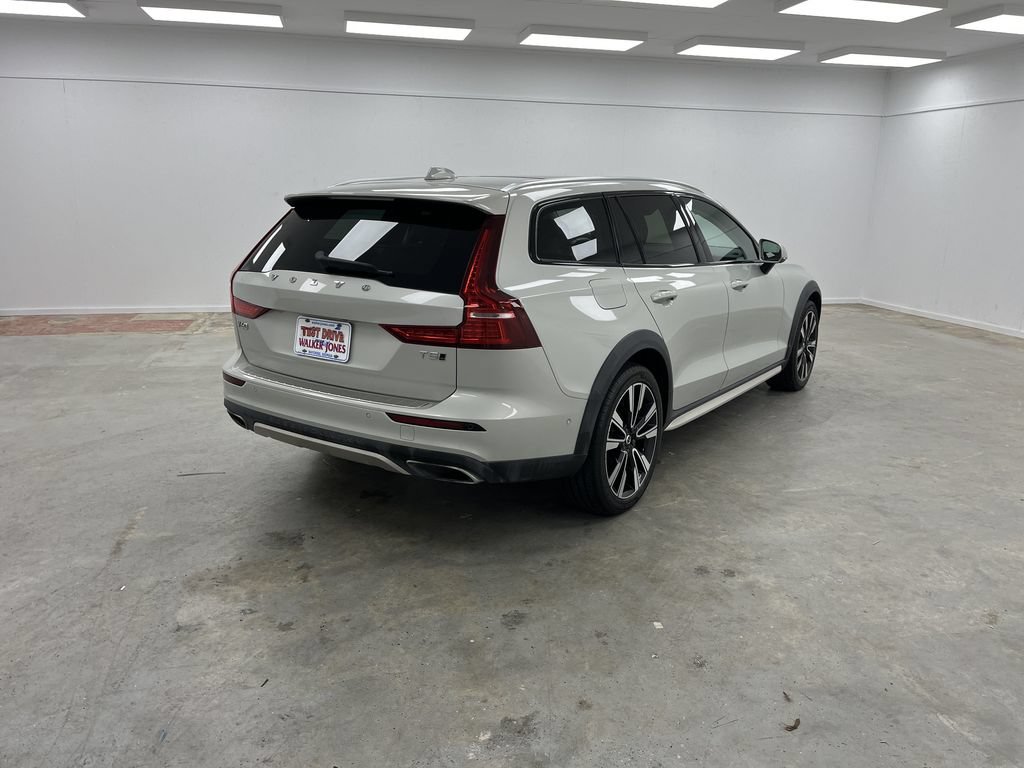 Used 2020 Volvo V60 T5 Cross Country AWD/4WD image 5